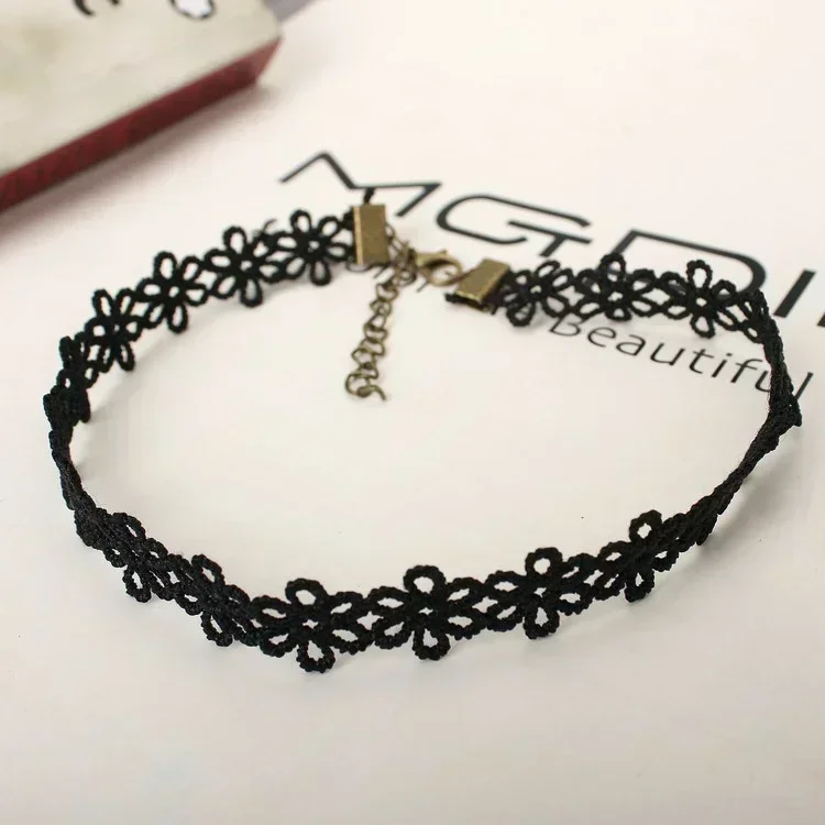 Daisy Lace Collar - Black Tone