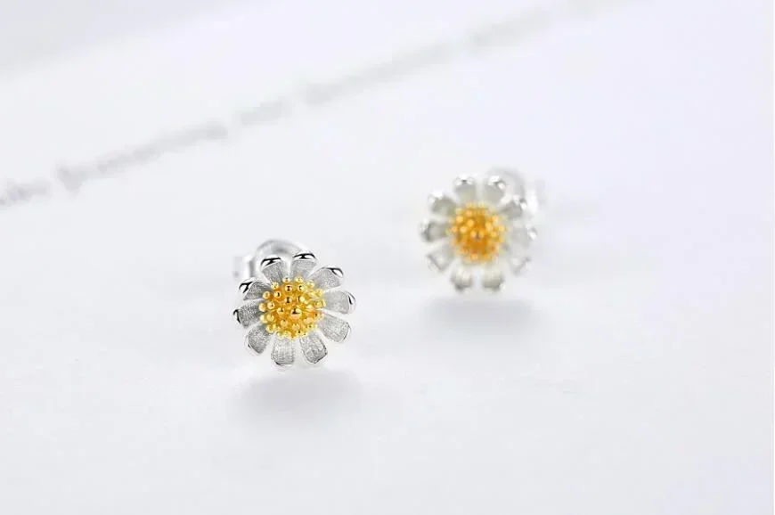 Daisy (10 petals) Stud Earrings - (S925) Silver Plated