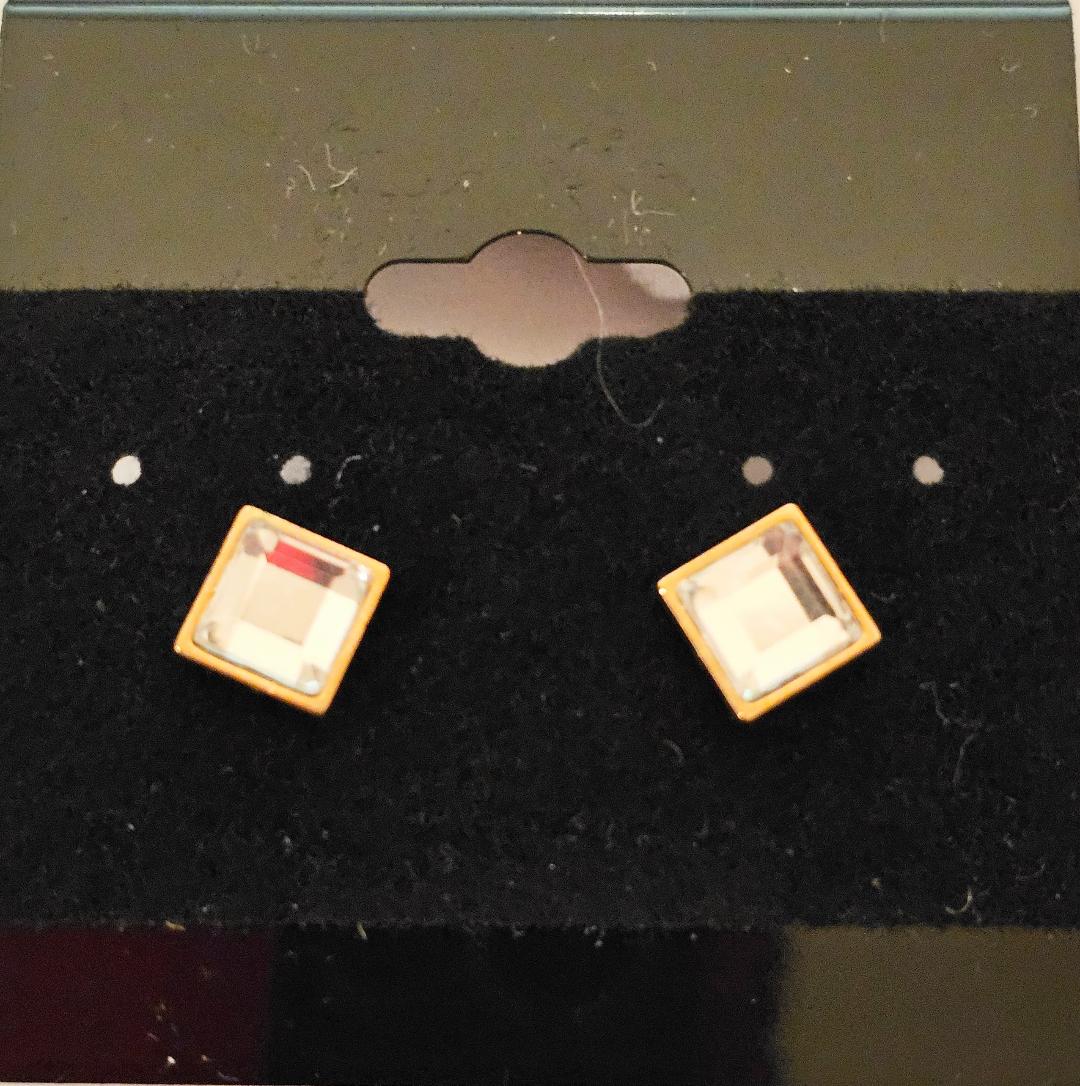 Set Of 3 Pairs White Shell Heart Stud Earrings - Gold Tone