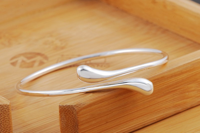 Cross Bangle - (S925) Silver Plated
