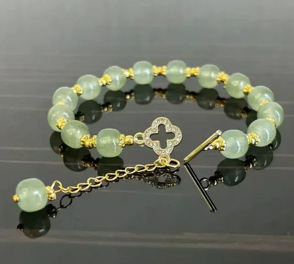 Green Glass Beaded Charm Bracelet - Gold Tone